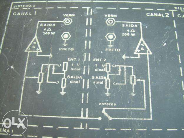 P.a. Profissional Constituido Por 1 Amplificador E 4 Colunas De 800 Wa
