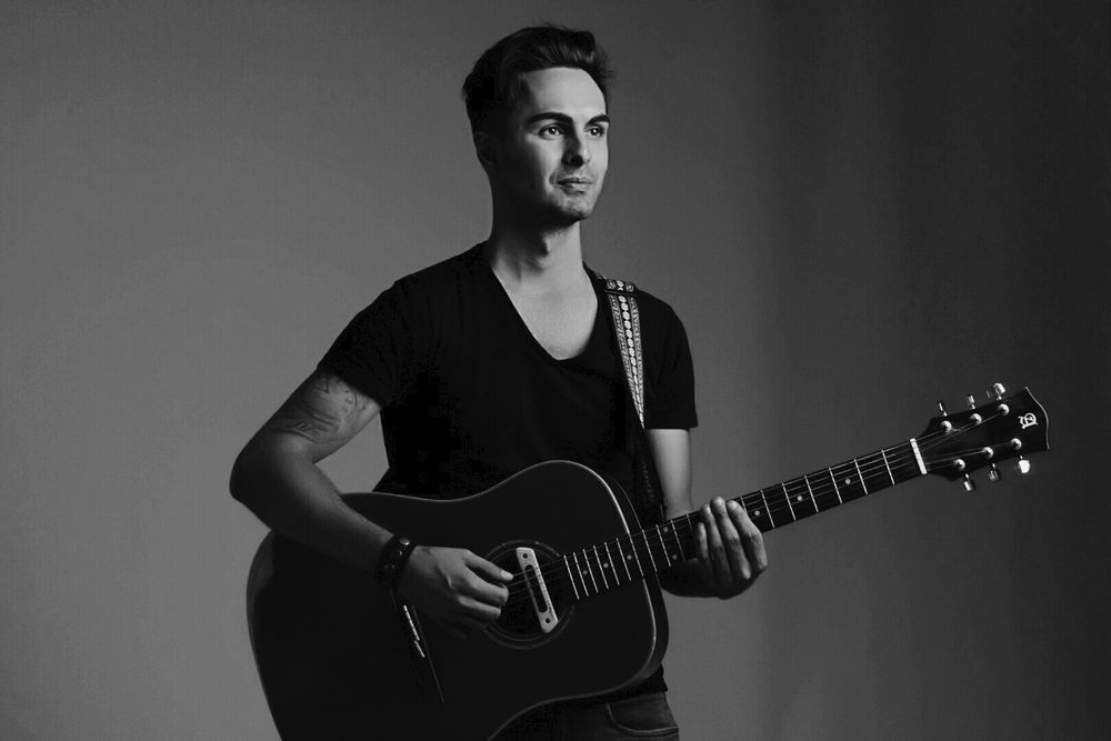 Уроки игры на гитаре у профессионального музыканта