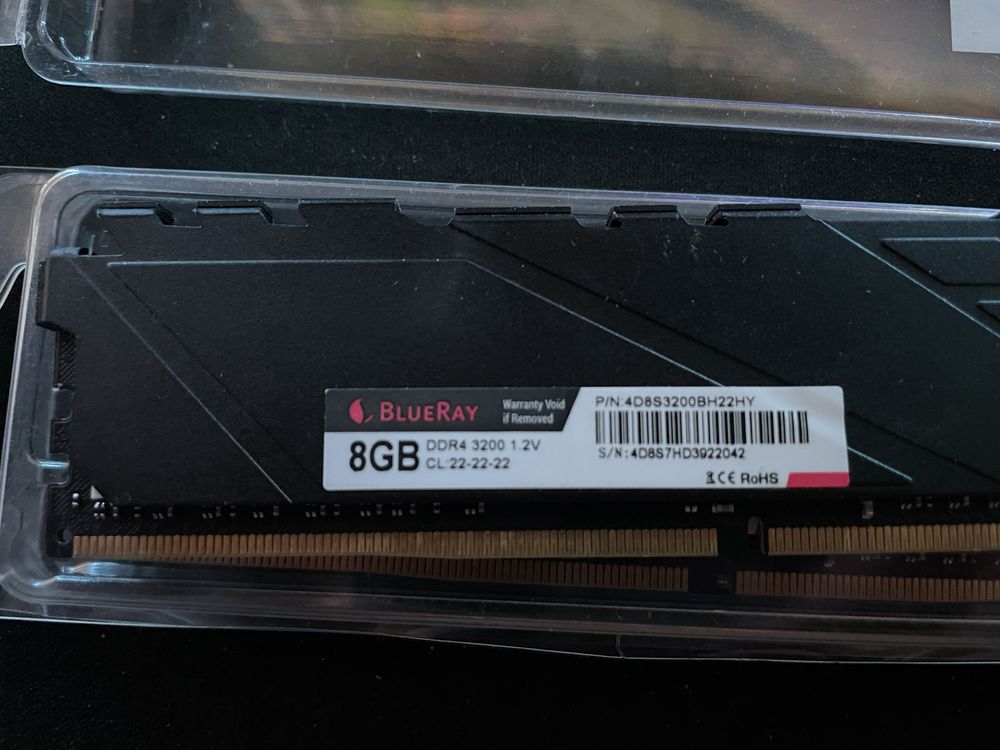 Duas memorias Ram de 8GB DDR4 3200