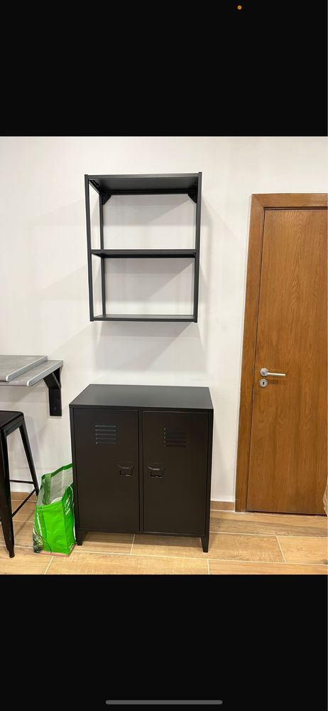 3 Estantes ikea ehnet preta