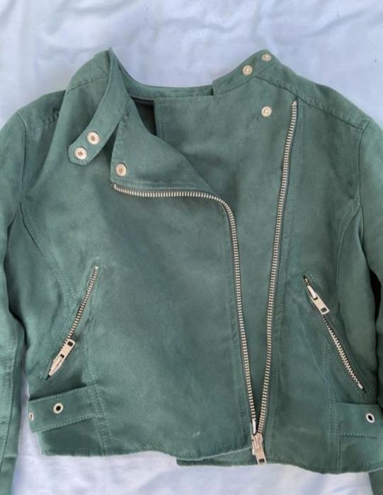 Замшева куртка-косуха Bershka гарного смарагдового кольору