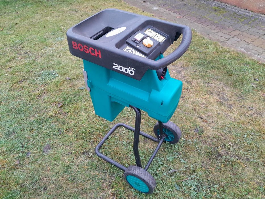 Frezowy rozdrabniacz do gałęzi Bosch AXT2000 moc 2000W