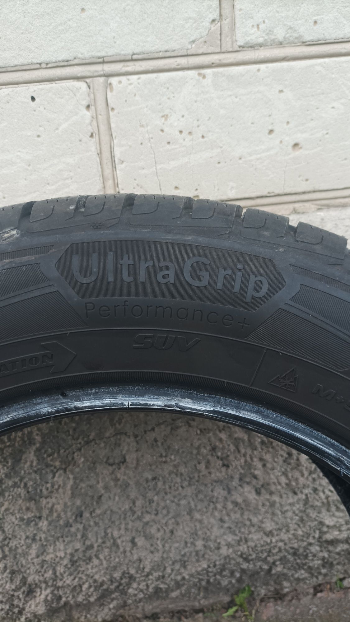 Шини зимові Goodyear