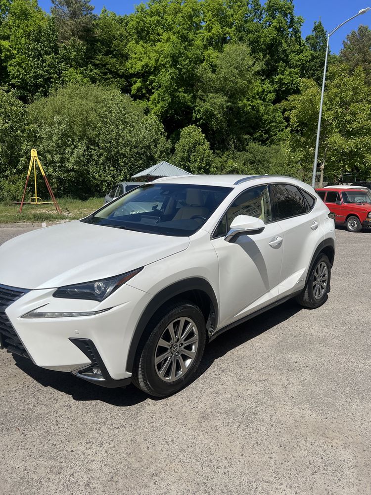 Терміновий продаж Lexus NX 300H