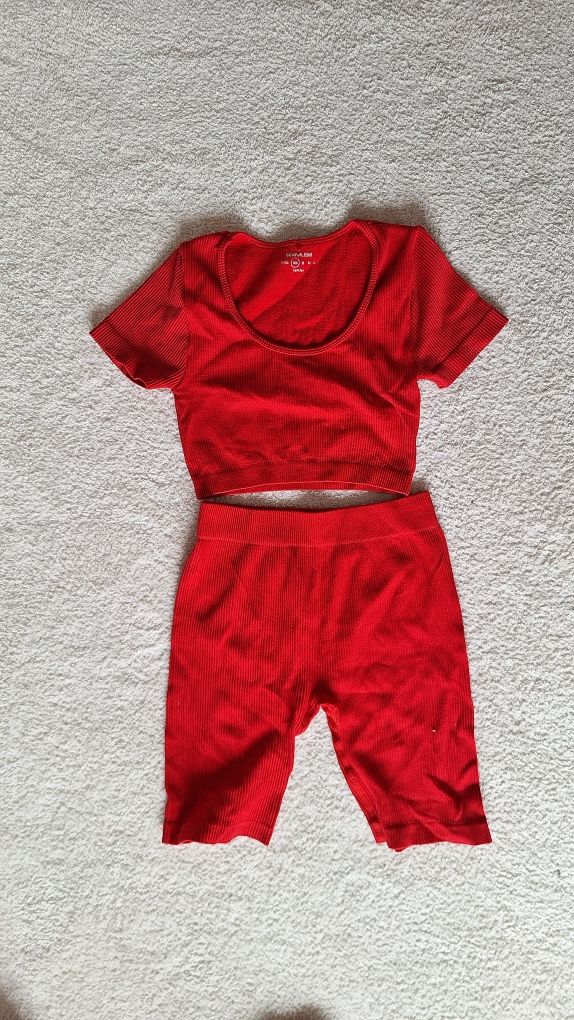 Roupa desporto vermelha