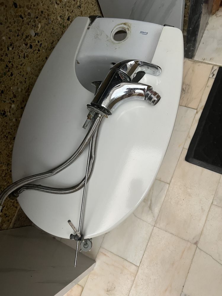 Bidé com tampa e torneira para agua quemte e fria da ROCA