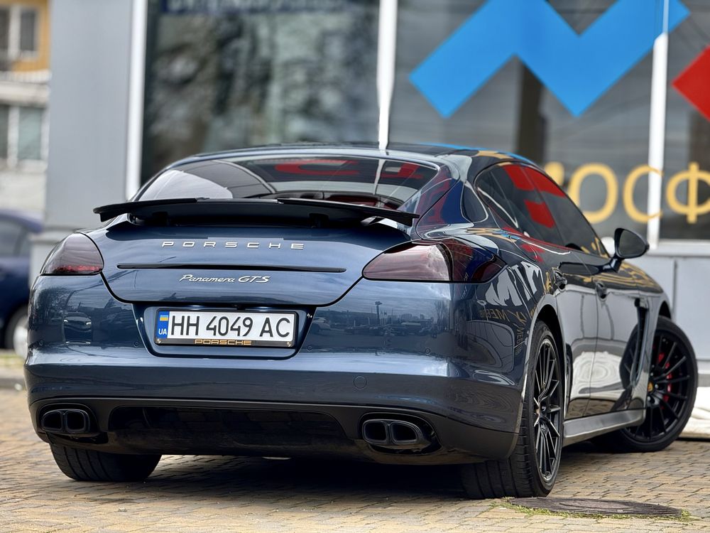 Porsche panamera GTS 4.8 2012