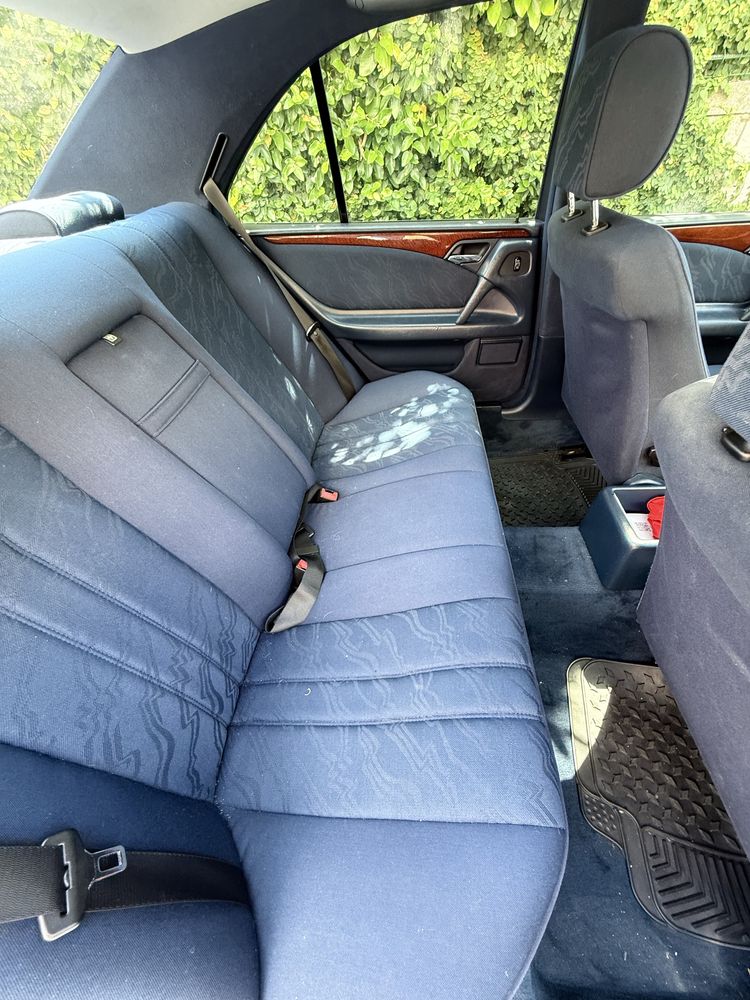 Mercedes E220 W210