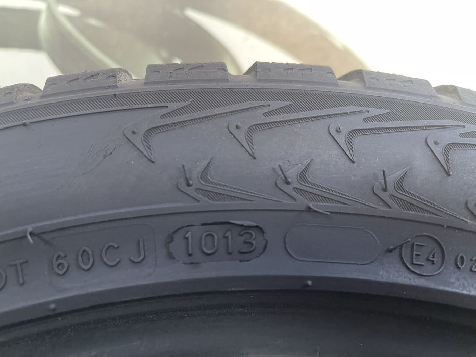 Зимние шины 235 45 17 Nokian