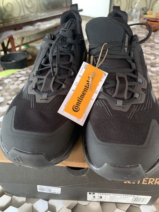 Кросівки адідас нові ,сезон осінь дуже класні купував для себе ,помили