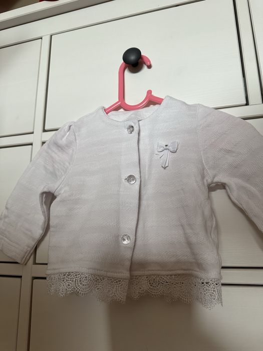 Biały sweterek 80. Chrzest. Roczek.