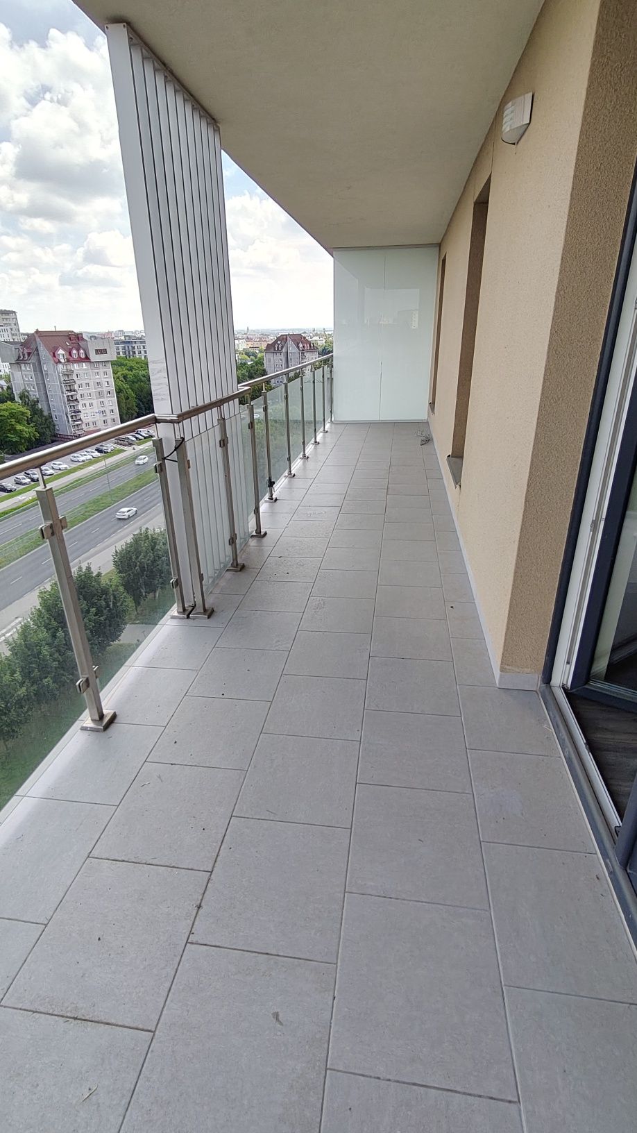 Pokój jednoosobowy z balkonem w nowym bloku przy ul. Paganiniego 23

M