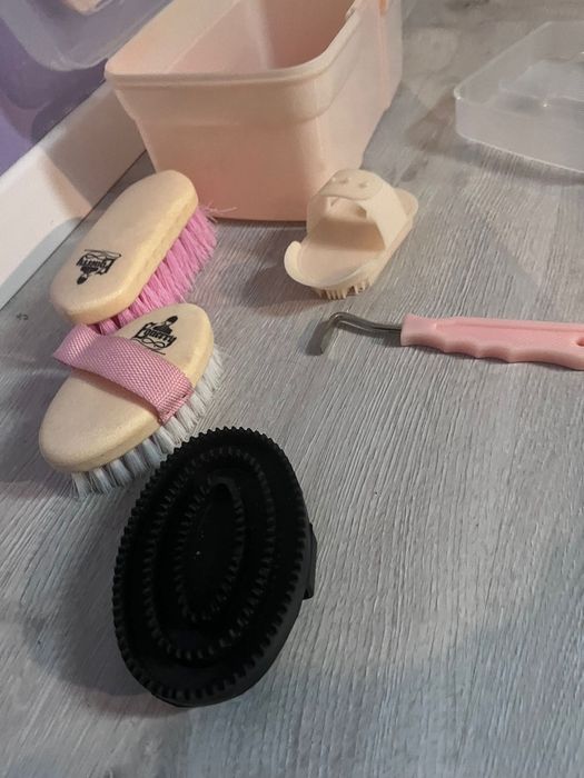 Skrzynka z szczotkami do Hobby Horsa