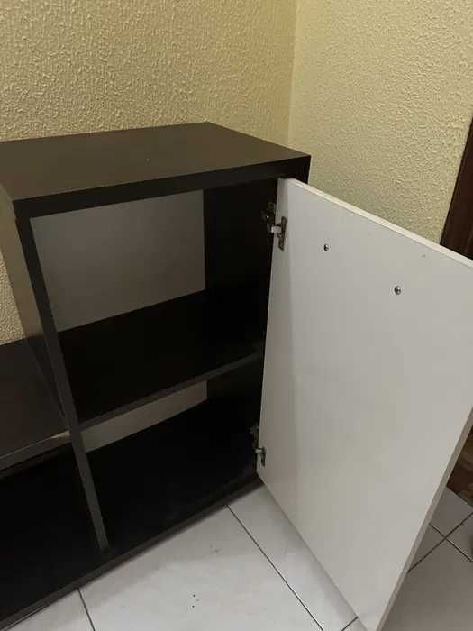 Movel consola de hall entrada branco e madeira escura com espelho