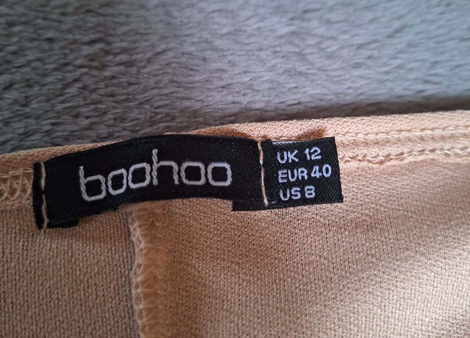 Beżowa sukienka Boohoo rozmiar L 40