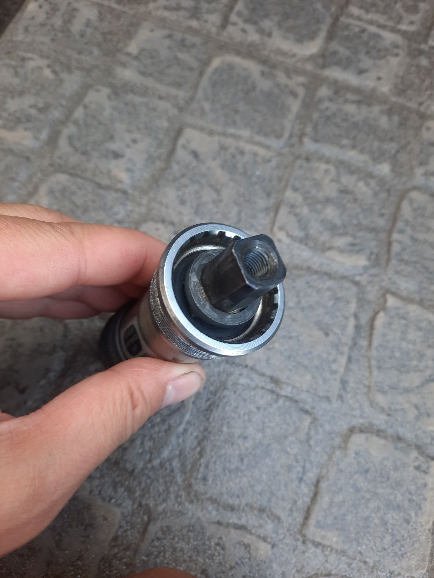 wkład suportu shimano BB-UN52 gwint bsa 1,37x24 . 110 mm kwadrat 0824
