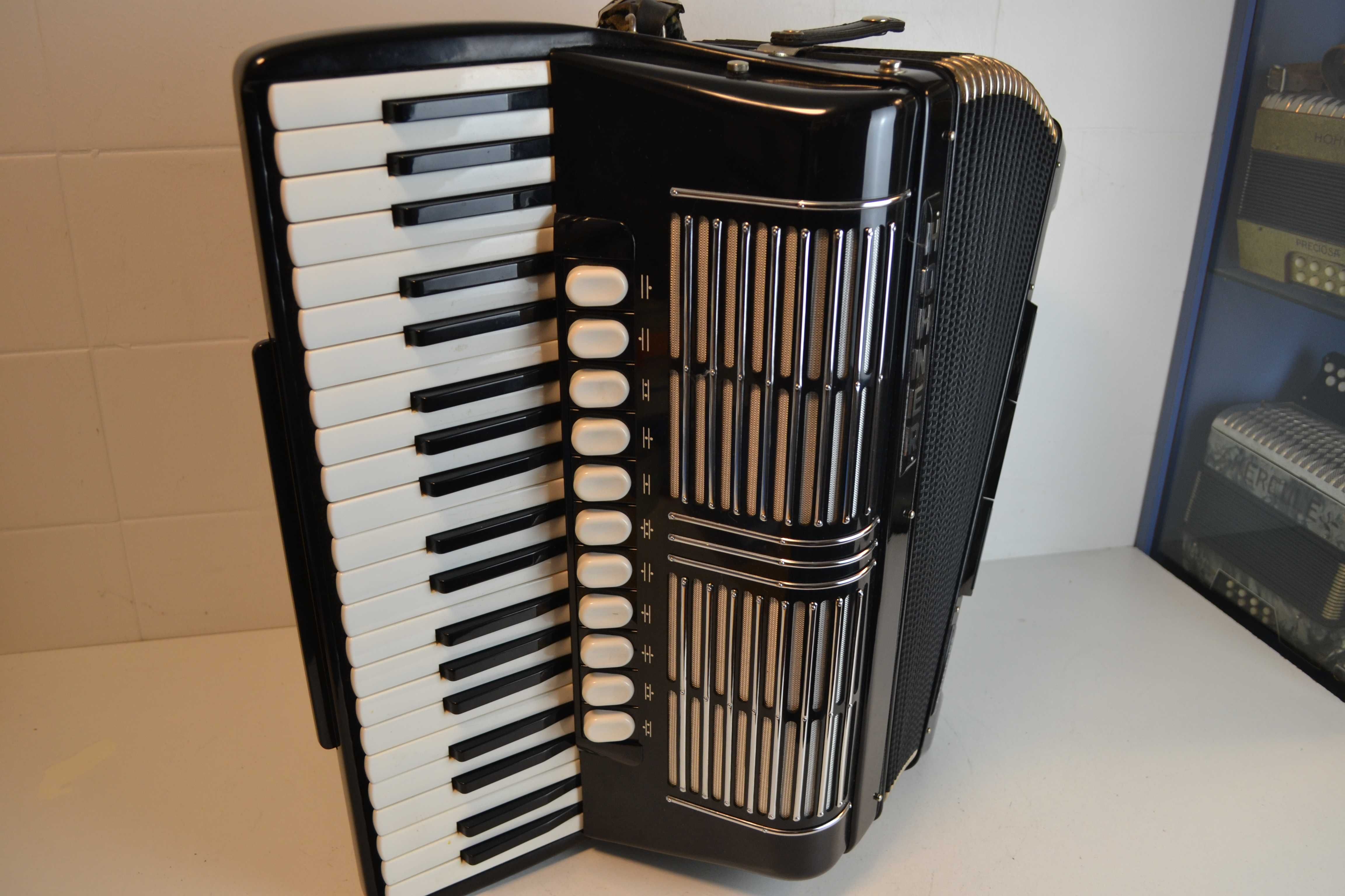 Vendo Hohner Pacific IVS 4 Voz N. 240