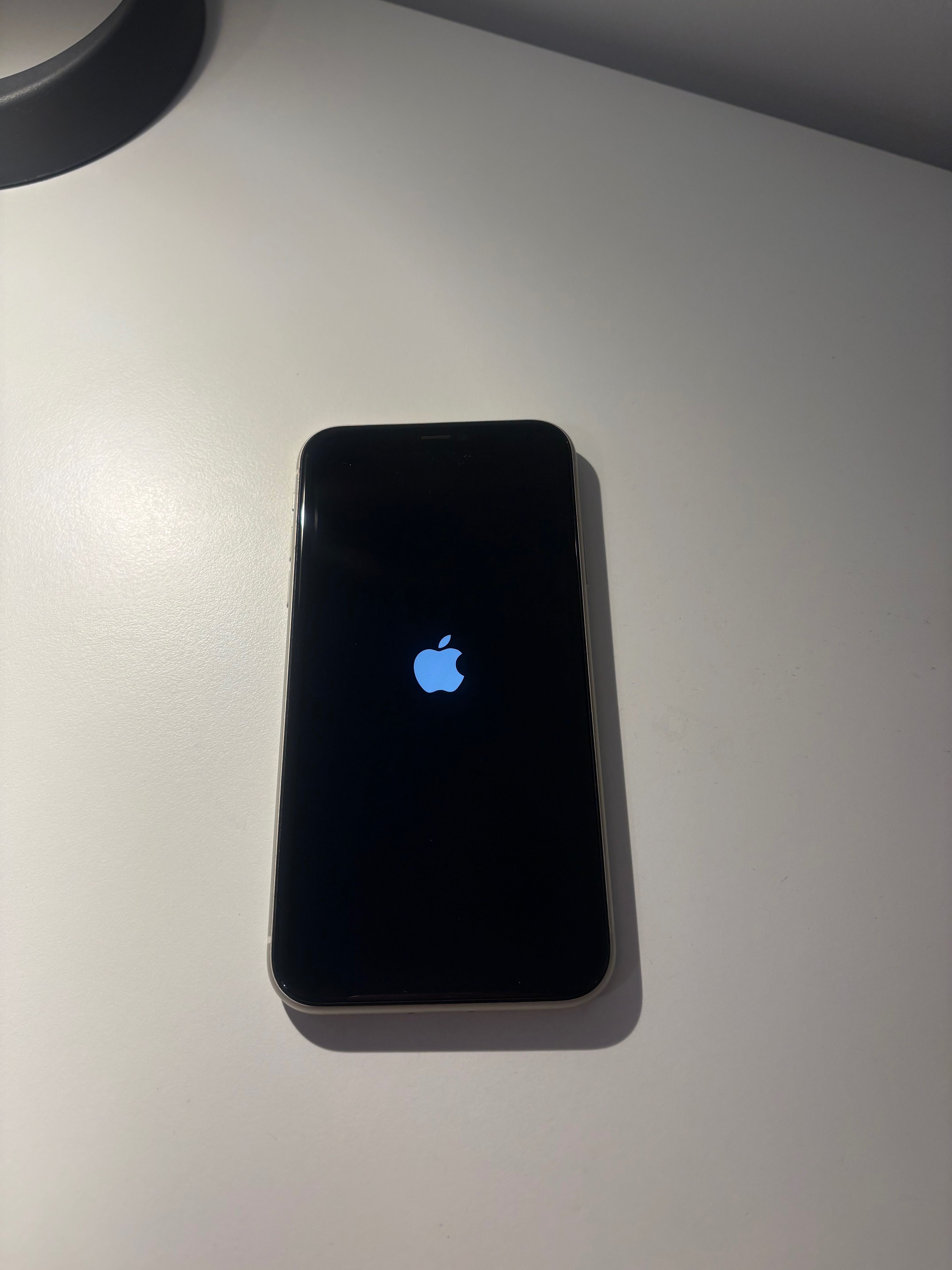 iPhone 11 128 GB, biały