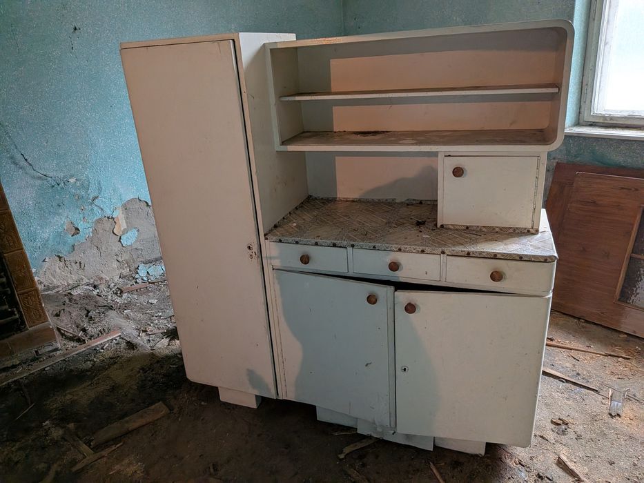 Kredens stary stan dobry!