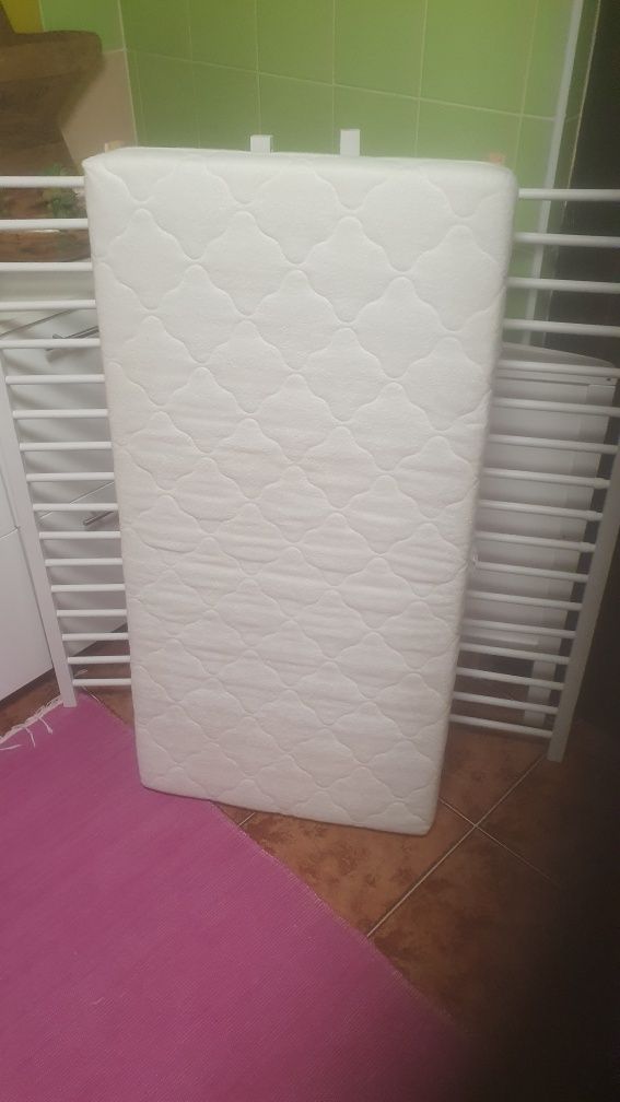 Cama de bebé como nova