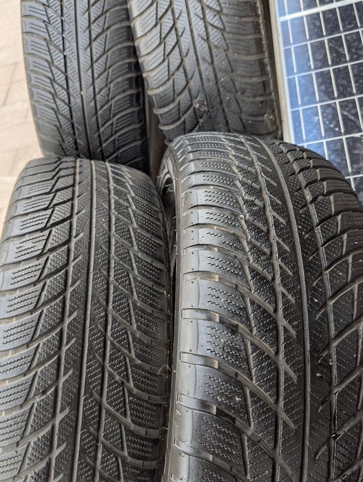 4 шт. 205/55 R17 Bridgestone Blizzak LM001 зимові шини бу
2021 рік
В г