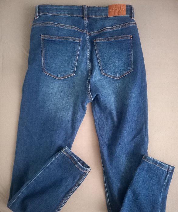 Spodnie z wysokim stanem skinny Bershka
