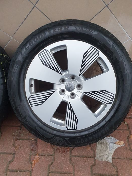 Oryginalne Felgi Koła 19" Audi Q7 E-Tron 5x112 Et34+255.55.19 Goodyear