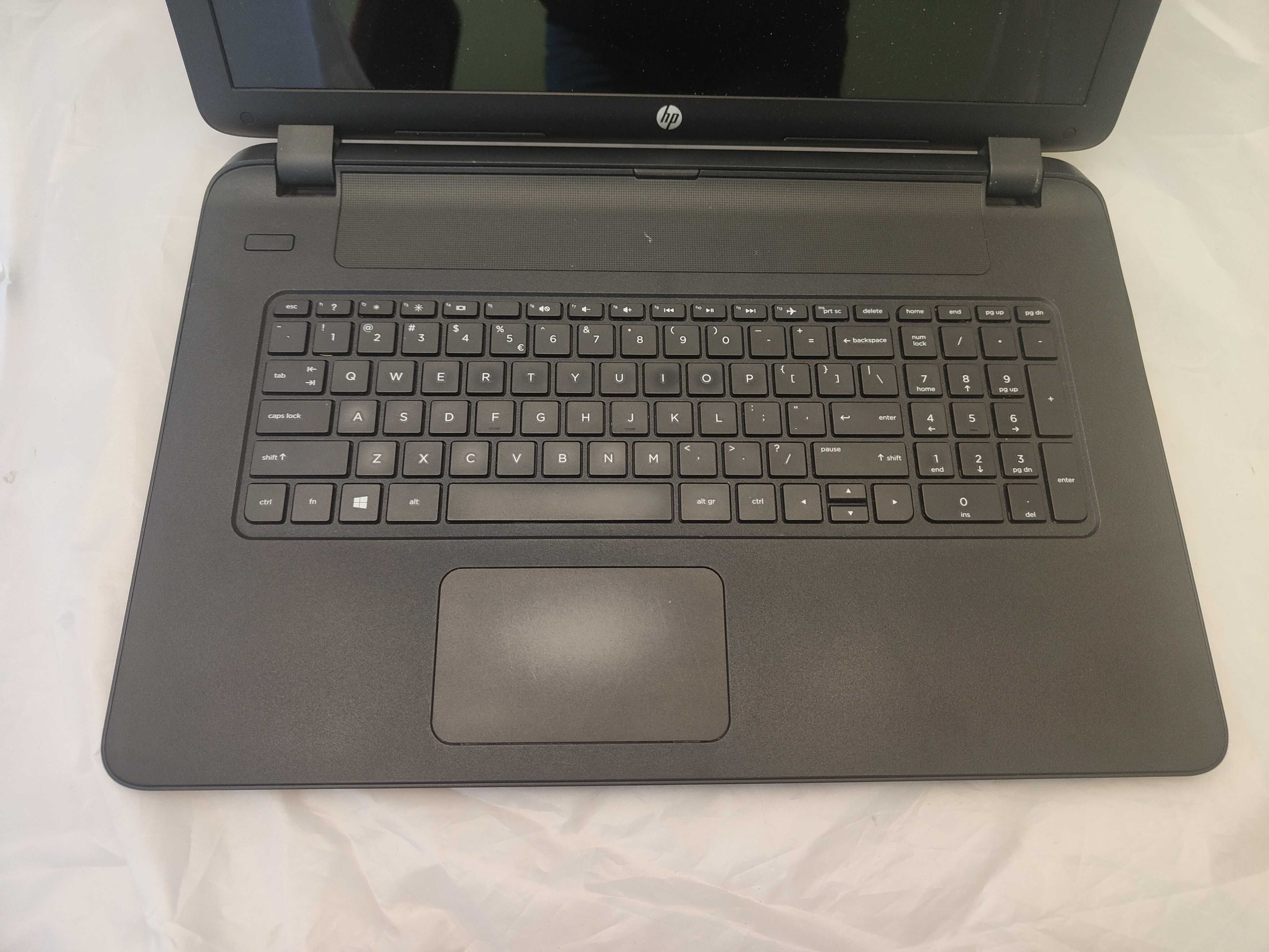 Laptop HP 17-P100NW/amd E-1/8GB ram/256 SSD/HD+/Bioskomp/GWARANCJA