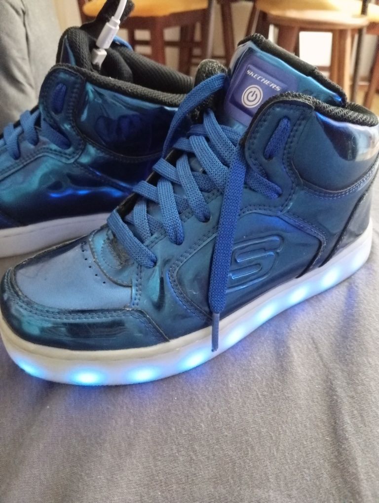 Tênis skechers energy