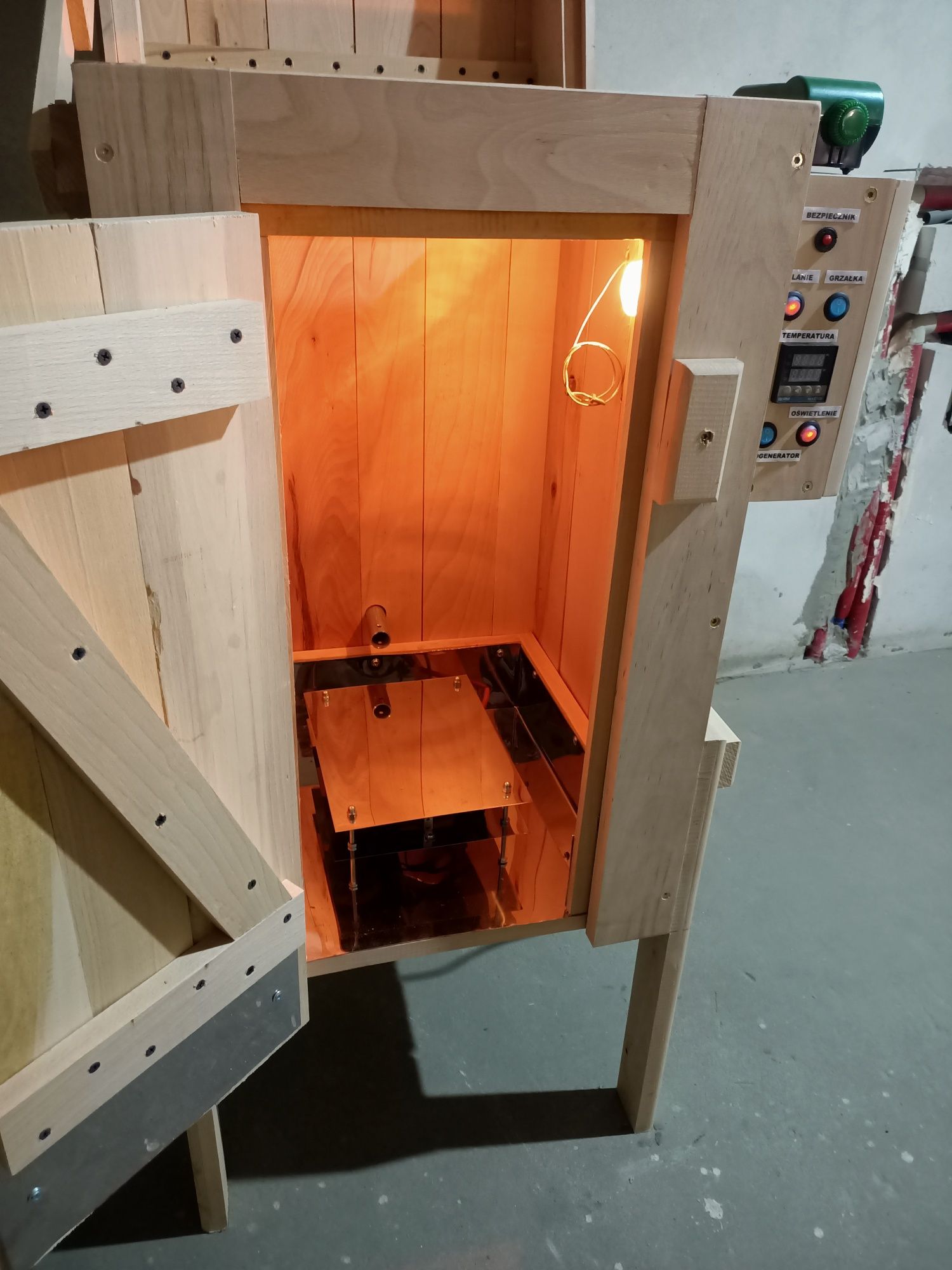 Wędzarnia elektryczna 120l drewniana BUK