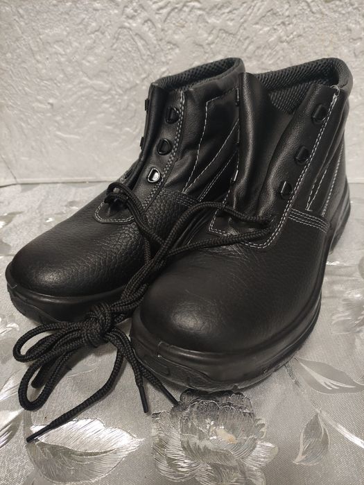 Продам робоче взуття