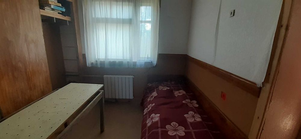 Продам двухэтажный дом с мансардой на берегу реки.