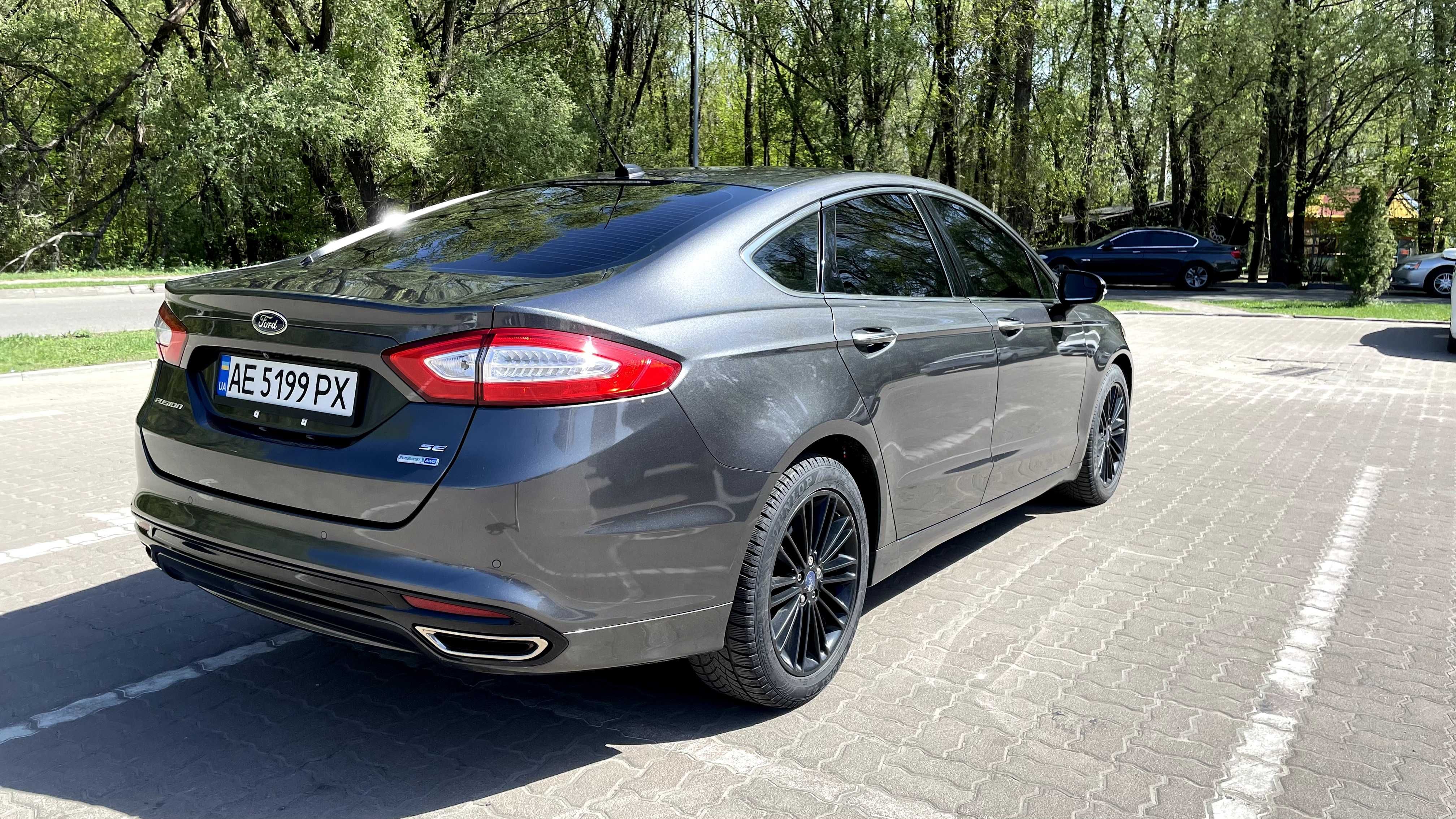 Автомобіль Ford Fusion 2015