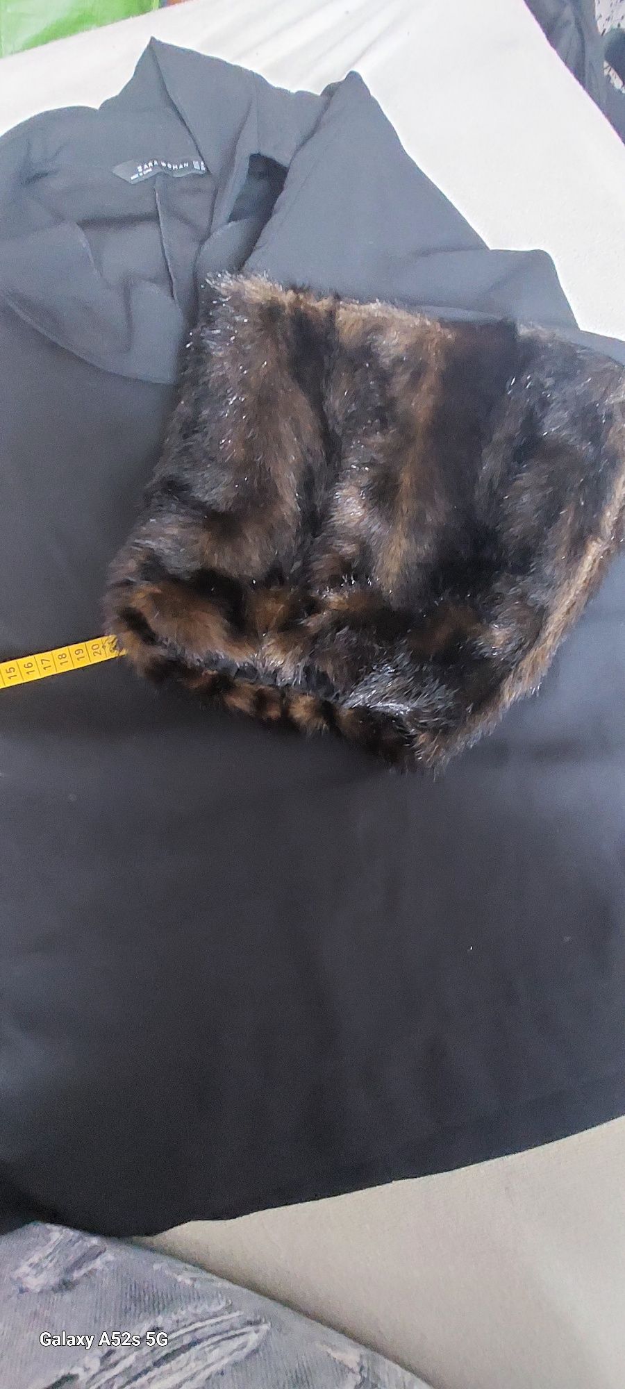 Bluza Zara  z sztuczne futerko na  rękawie