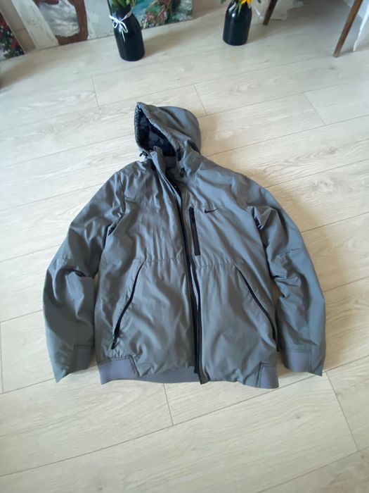 Продам куртку осеннюю Nike  в хорошем состоянии