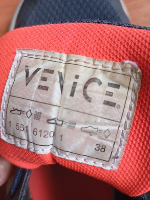 Кросівки Venice чудовий стан р.38 устілка 24,5 см