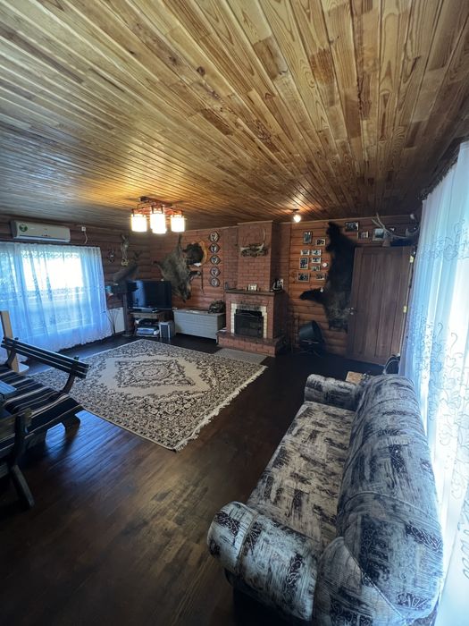 Продається 2х поверховий будинок біля озера у селі Нобель