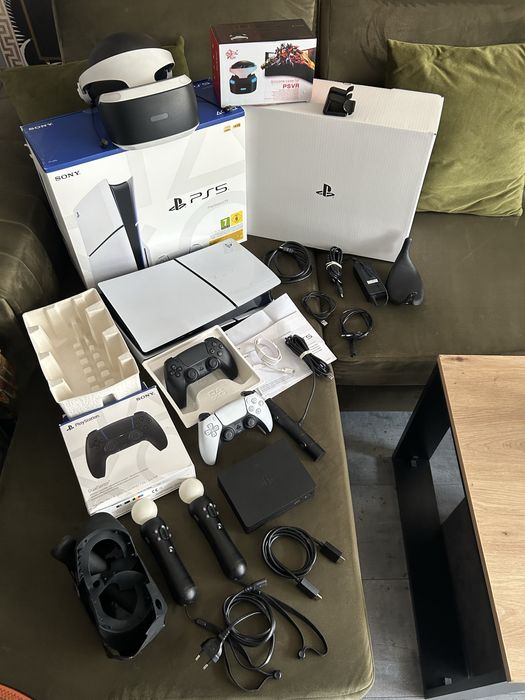 Konsoka Sony PS5 1TB CFI-2016/2x Dualschock/2x Move/Okulary VR/Komplet