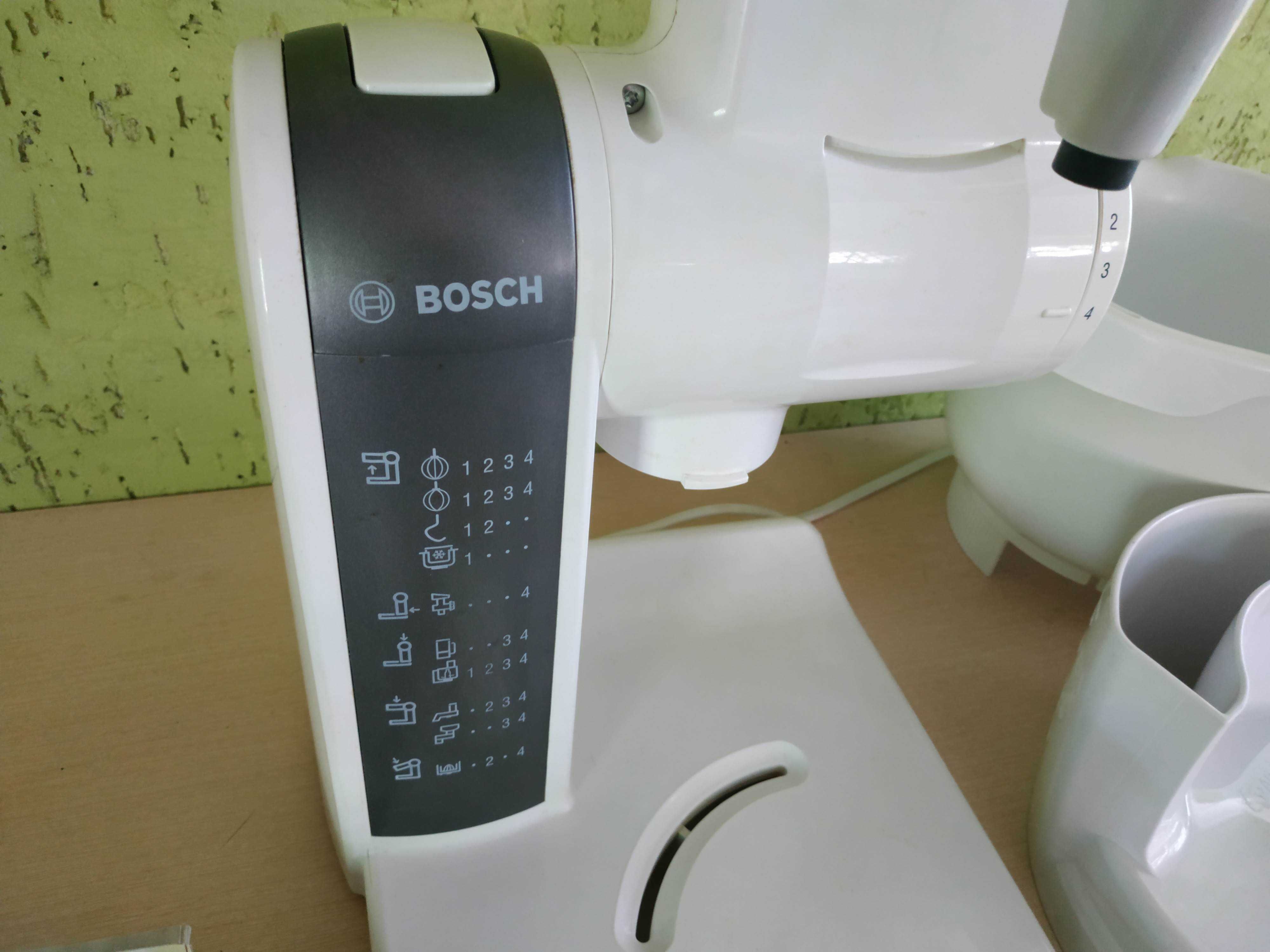 Кухонный комбайн Bosch MUM4855