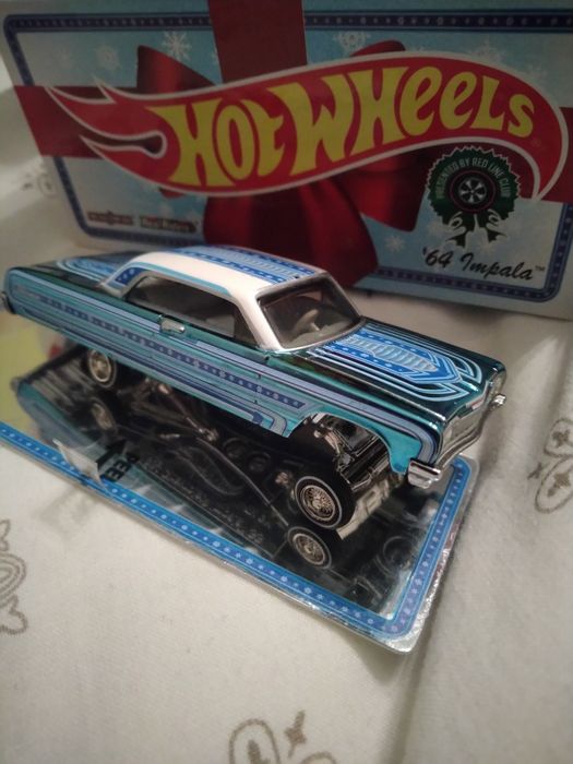 Hot Wheels '64 Chevrolet Impala RLC 10695/30000 Christmas Edition