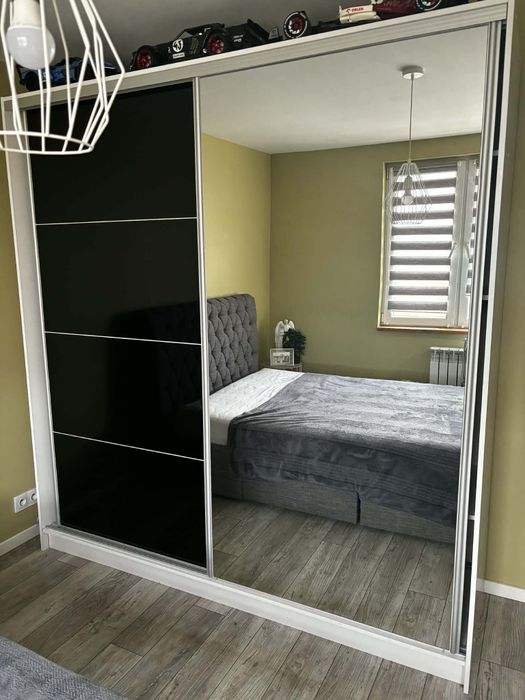 Szafa przesuwna, biała z lustrem