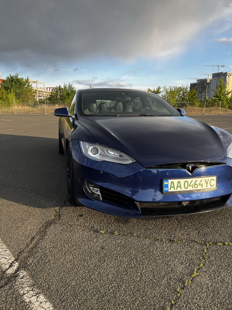 Tesla model S 90D