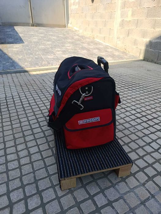 Vendo trolley para ferramentas marca Facon novo.