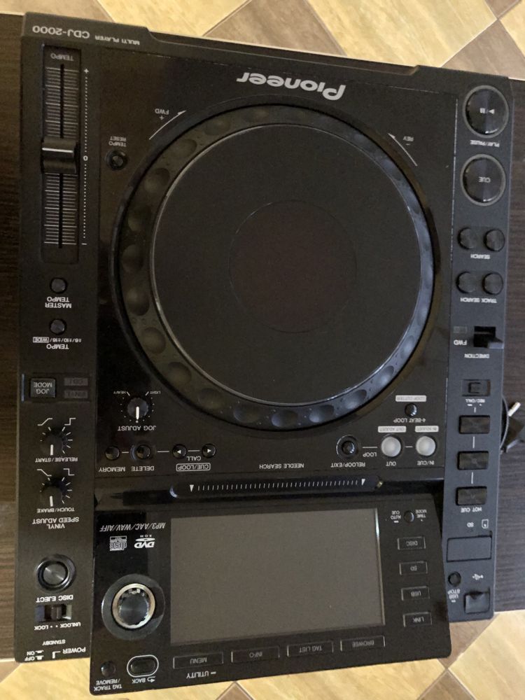 Проигрыватель Pioneer cdj2000