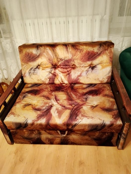 Sofa 2 osobowa rozkładana, fotel + 2 pufy