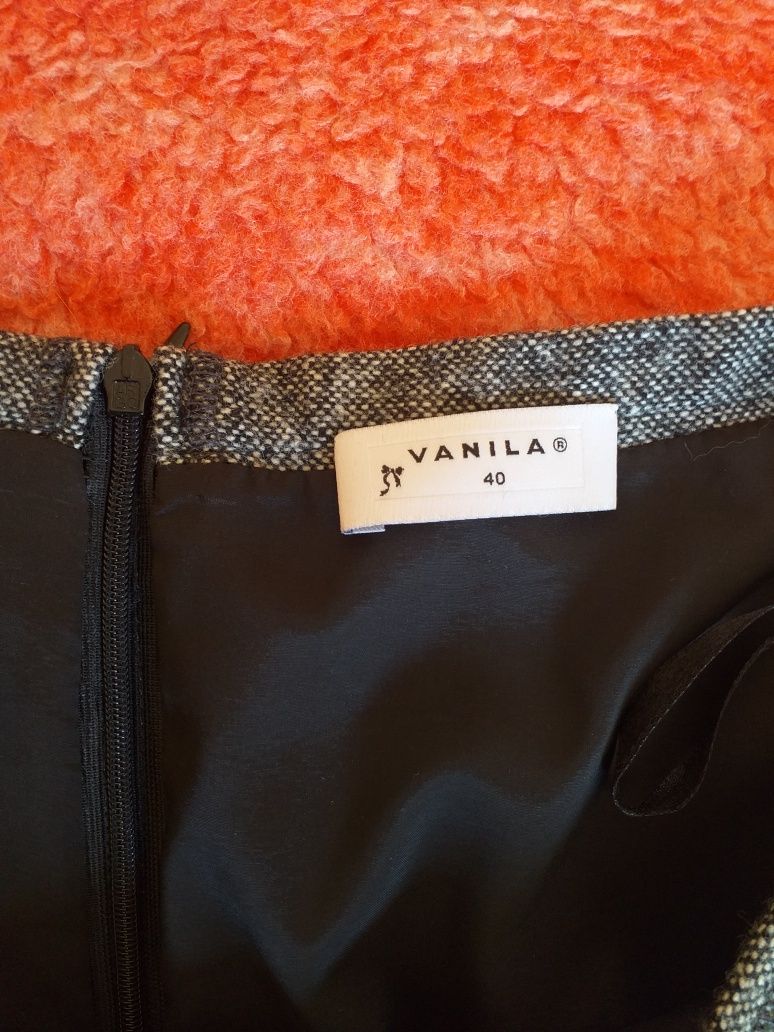 Spódnica midi vanila rozm. 40 jak nowa