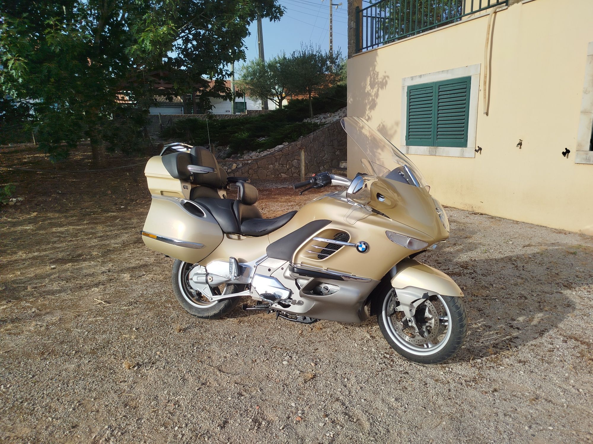 BMW  K1200 LT  com muitos extras.