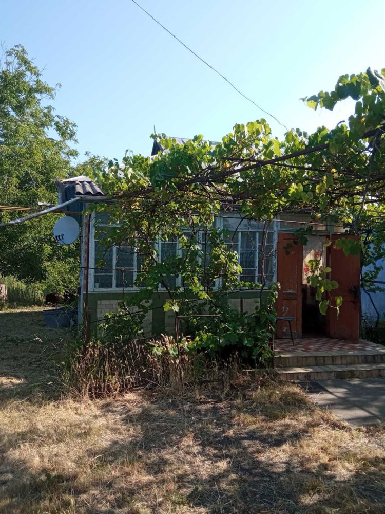 Будинок , гараж літня ,  кухня  , хлів