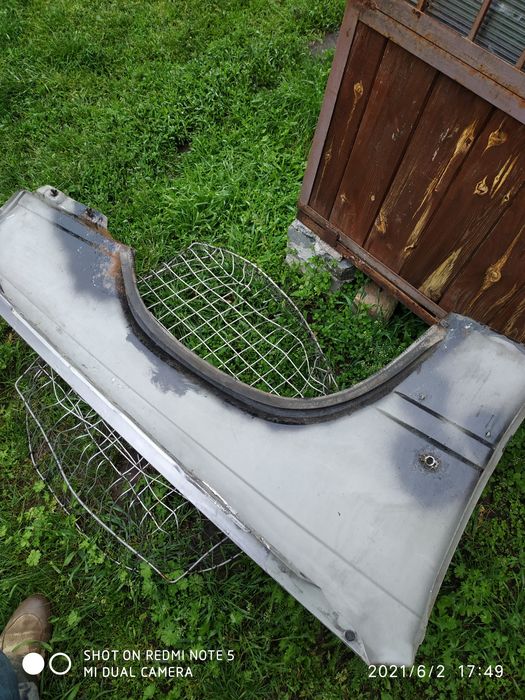 Крило переднє ліве Volvo 740