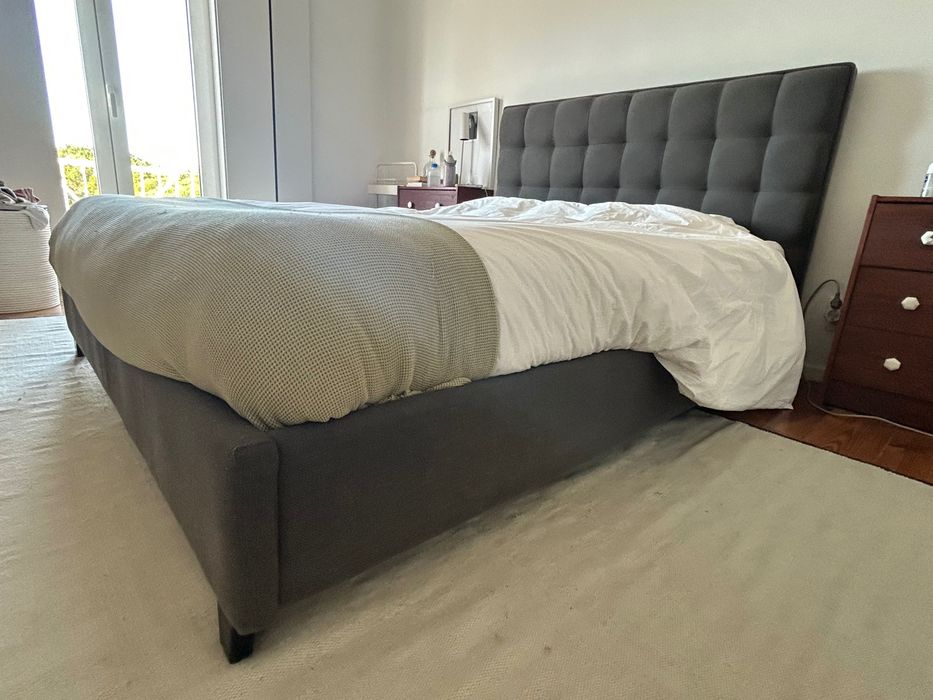 Cama forrada da Area